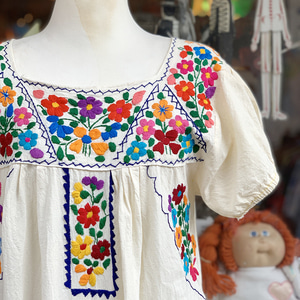 70&#039;s Mexican Hand Embroidery Dress